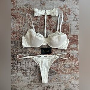 Frederick's of Hollywood White Lace Bra Set